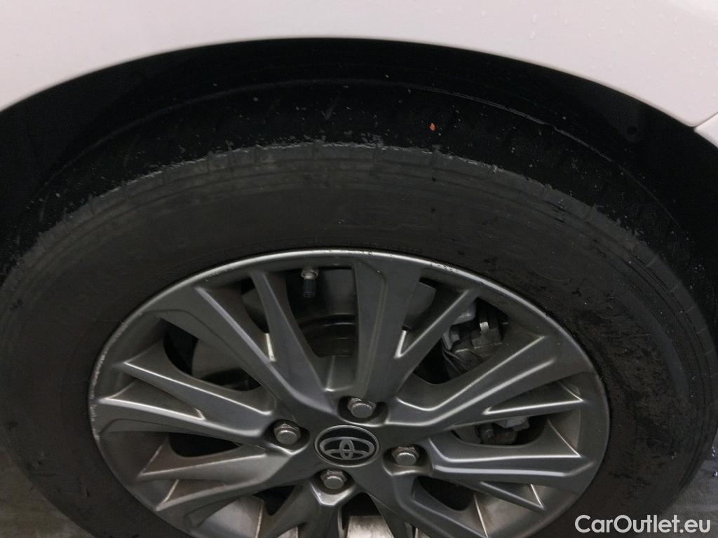  Toyota  Yaris TOYOTA  / 2017 / 5P / berlina con portón 1.5 100H Active #9