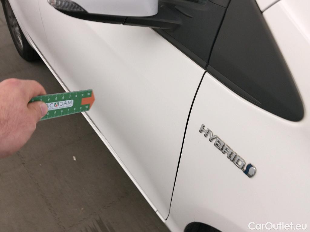  Toyota  Yaris TOYOTA  / 2017 / 5P / berlina con portón 1.5 100H Active #16