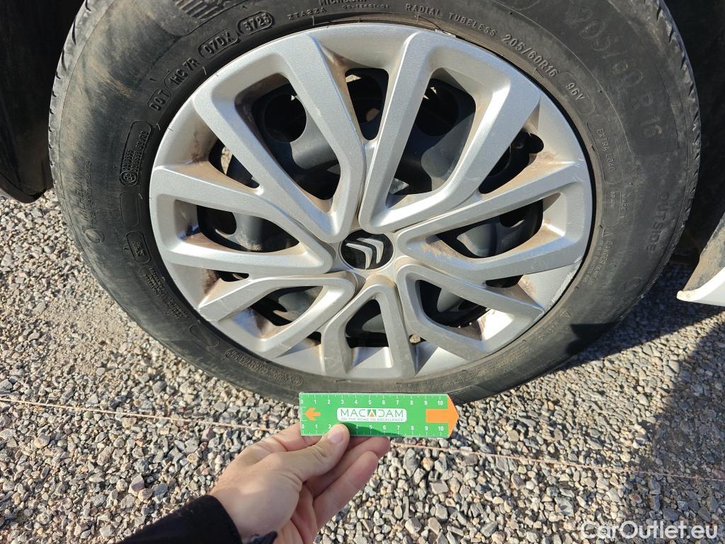  Citroen  Berlingo CITROEN  / 2018 / 4P / combi Talla M BlueHDi 100 S&S LIVE PACK (ind) #45