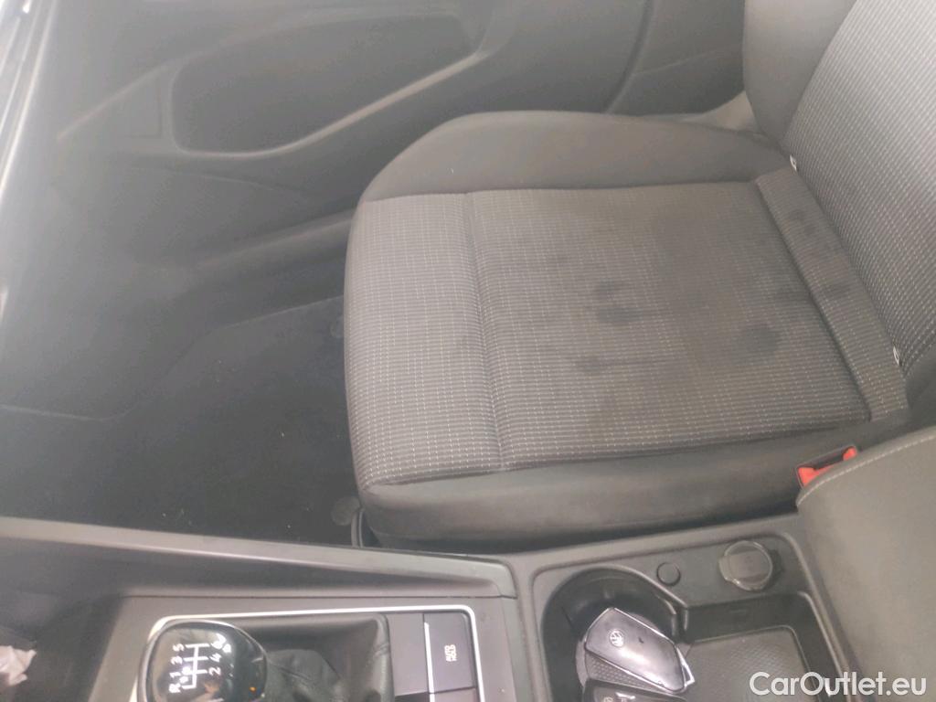  Volkswagen  Golf  VOLKSWAGEN / 2020 / 5P / familiar 2.0 TDI 85kW (115CV) Variant #20