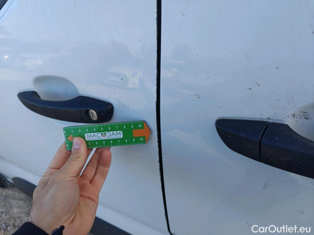  Citroen  Berlingo CITROEN  / 2018 / 4P / combi Talla M BlueHDi 100 S&S LIVE PACK (ind) #23