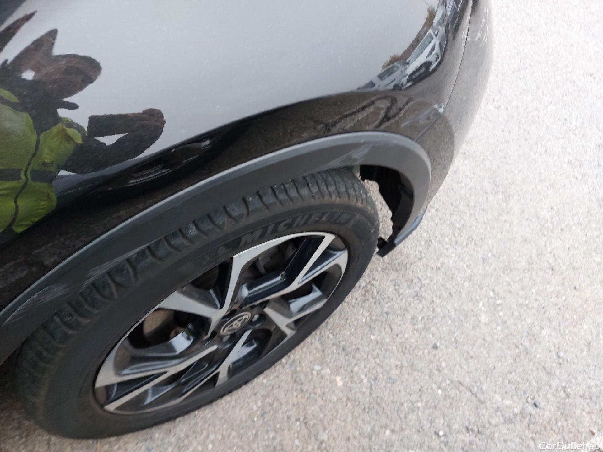  Toyota  C-HR TOYOTA  / 2019 / 5P / todoterreno 2.0 180H Advance #13