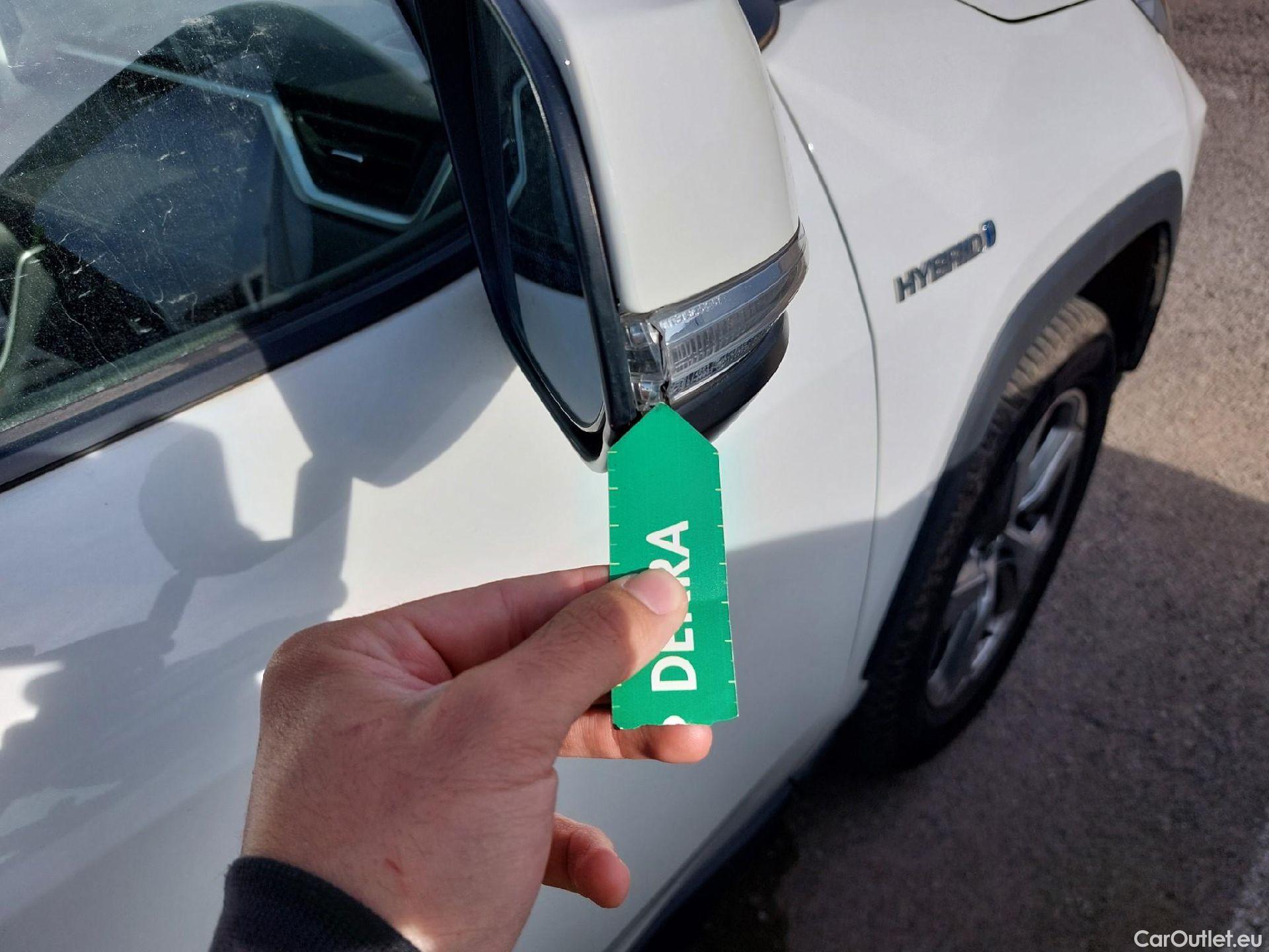  Toyota  RAV4 TOYOTA  / 2018 / 5P / todoterreno 2.5l 220H Advance 4WD #17