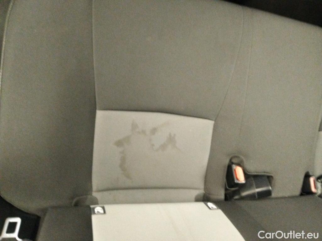  Toyota  Yaris TOYOTA  / 2017 / 5P / berlina con portón 1.5 100H Active #11