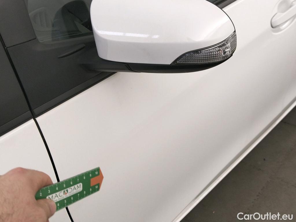  Toyota  Yaris TOYOTA  / 2017 / 5P / berlina con portón 1.5 100H Active #15