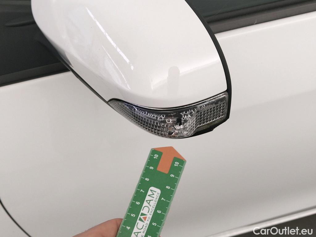  Toyota  Yaris TOYOTA  / 2017 / 5P / berlina con portón 1.5 100H Active #10