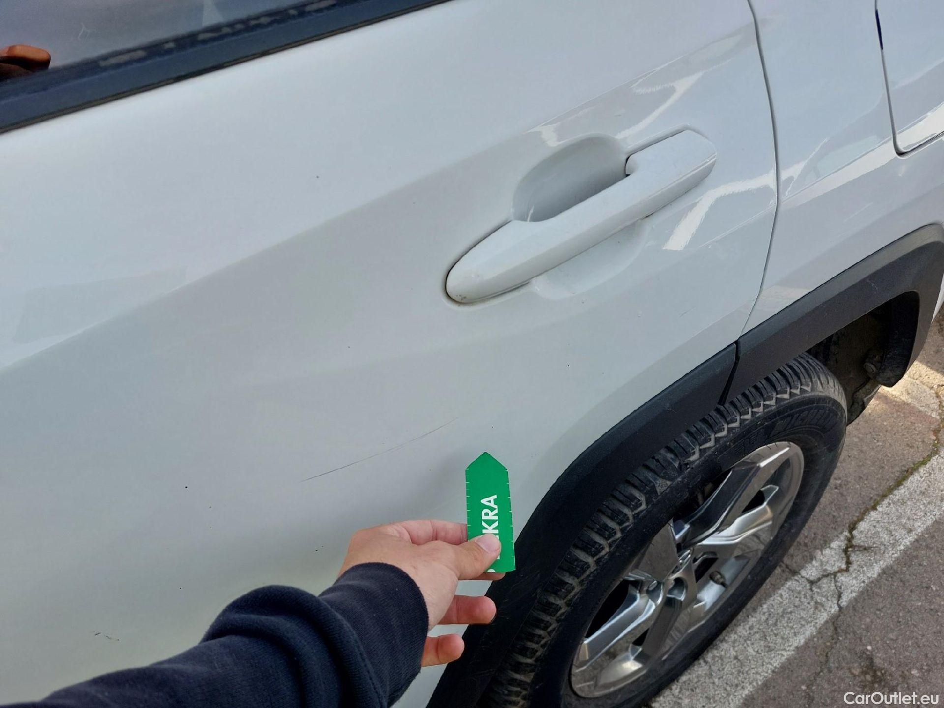  Toyota  RAV4 TOYOTA  / 2018 / 5P / todoterreno 2.5l 220H Advance 4WD #10