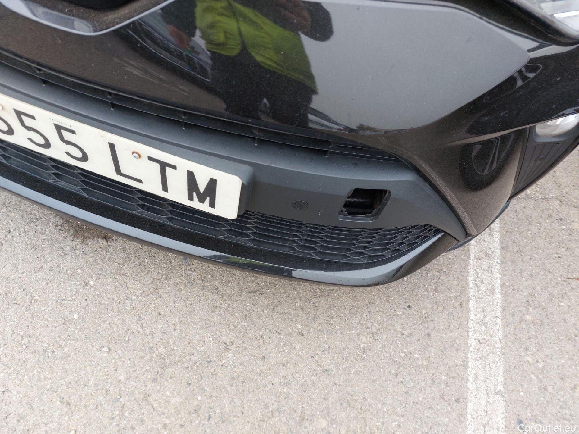  Toyota  C-HR TOYOTA  / 2019 / 5P / todoterreno 2.0 180H Advance #1