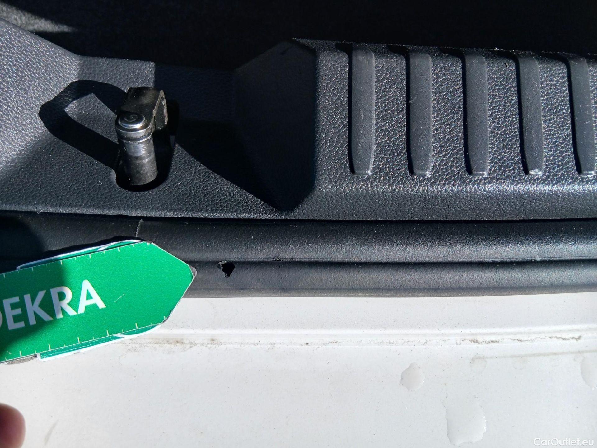  Seat  Ibiza SEAT  / 2017 / 5P / berlina con portón 1.0 MPI 59kW (80CV) Reference Plus(SP) #6