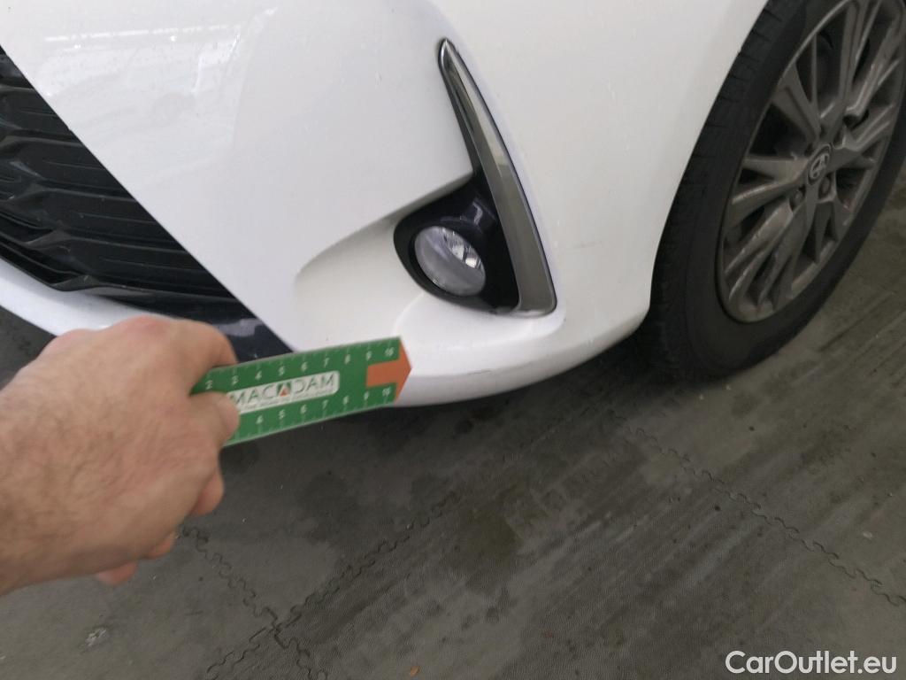  Toyota  Yaris TOYOTA  / 2017 / 5P / berlina con portón 1.5 100H Active #14