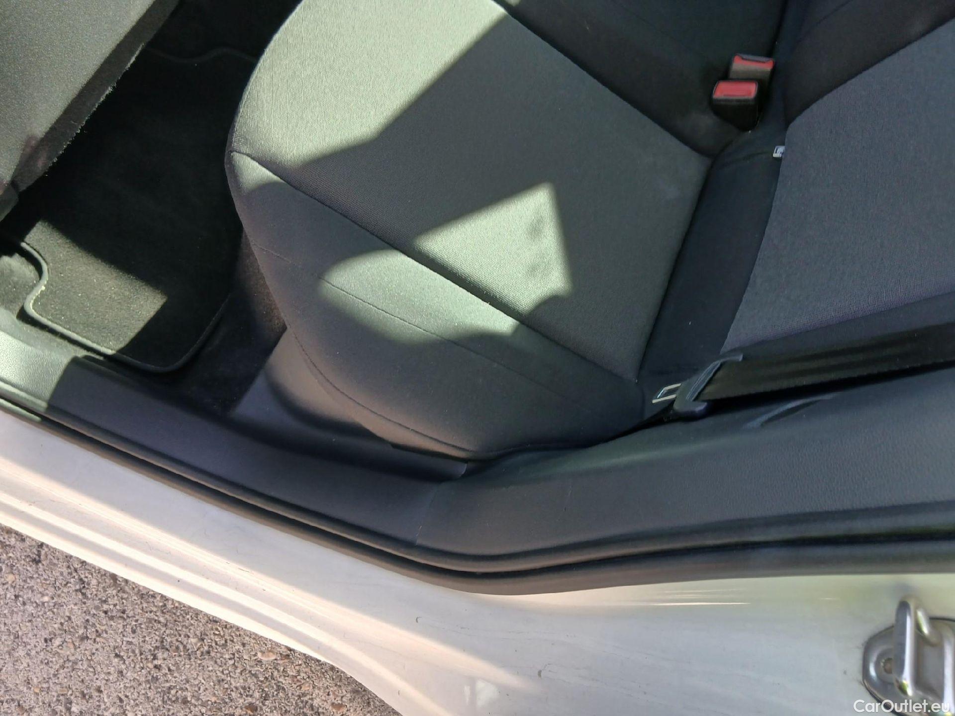  Seat  Ibiza SEAT  / 2017 / 5P / berlina con portón 1.0 MPI 59kW (80CV) Reference Plus(SP) #4