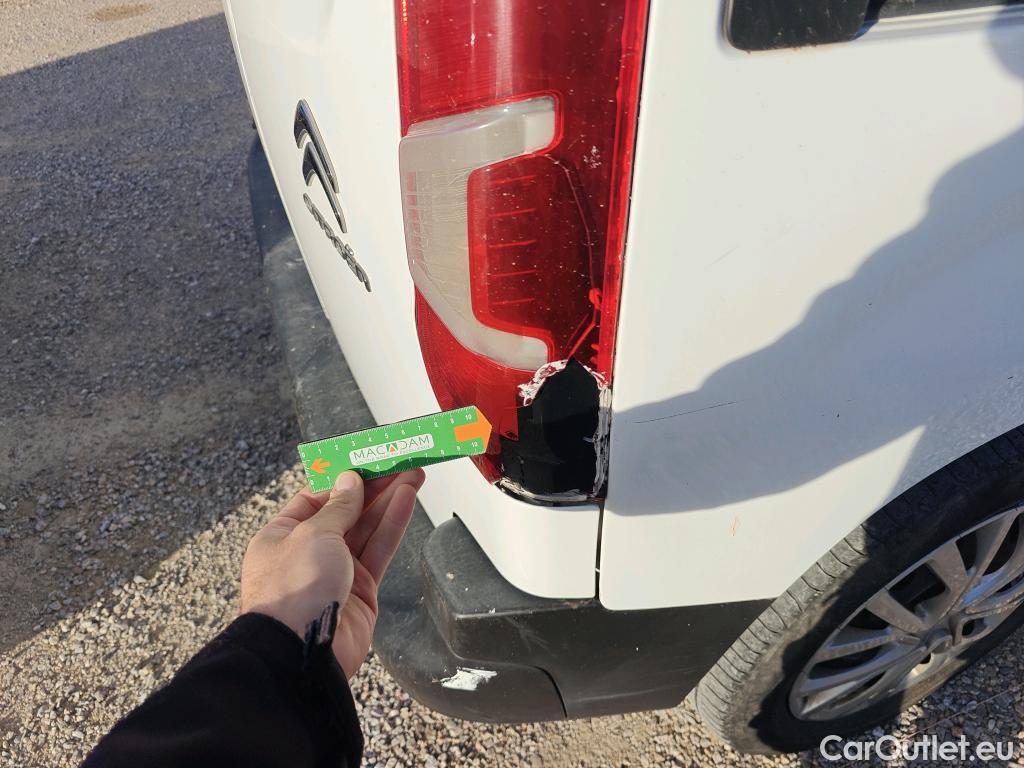  Citroen  Berlingo CITROEN  / 2018 / 4P / combi Talla M BlueHDi 100 S&S LIVE PACK (ind) #12