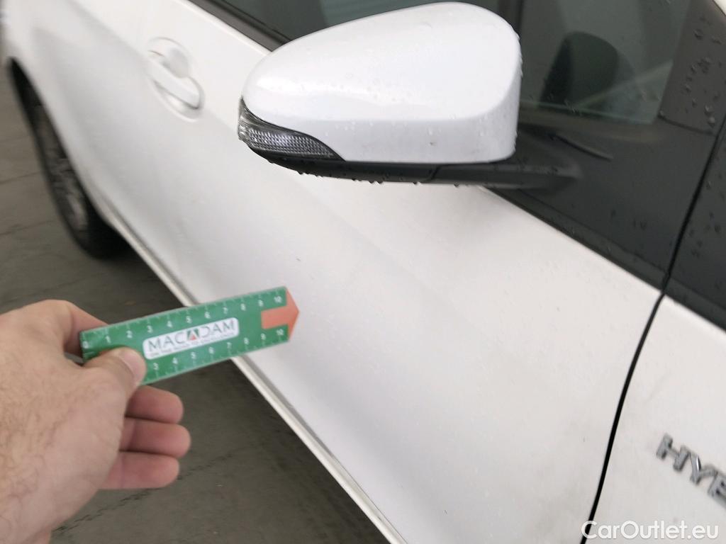  Toyota  Yaris TOYOTA  / 2017 / 5P / berlina con portón 1.5 100H Active #10