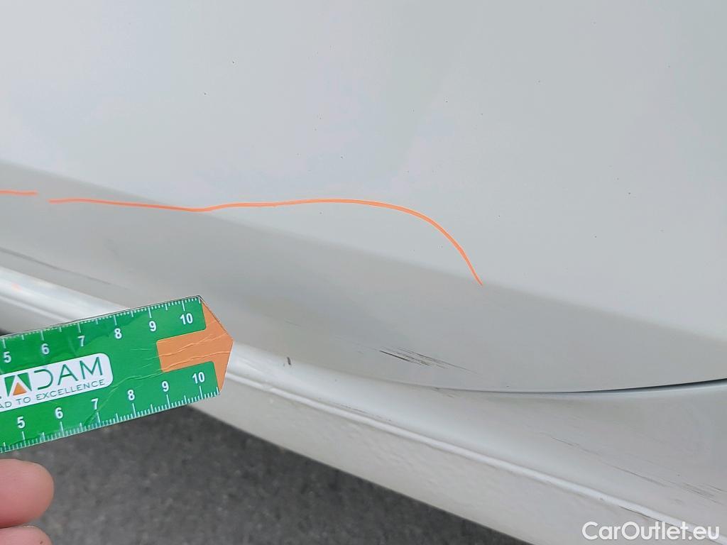  Volkswagen  Golf  VOLKSWAGEN / 2020 / 5P / berlina con portón 1.0 TSI 81kW (110CV) #3