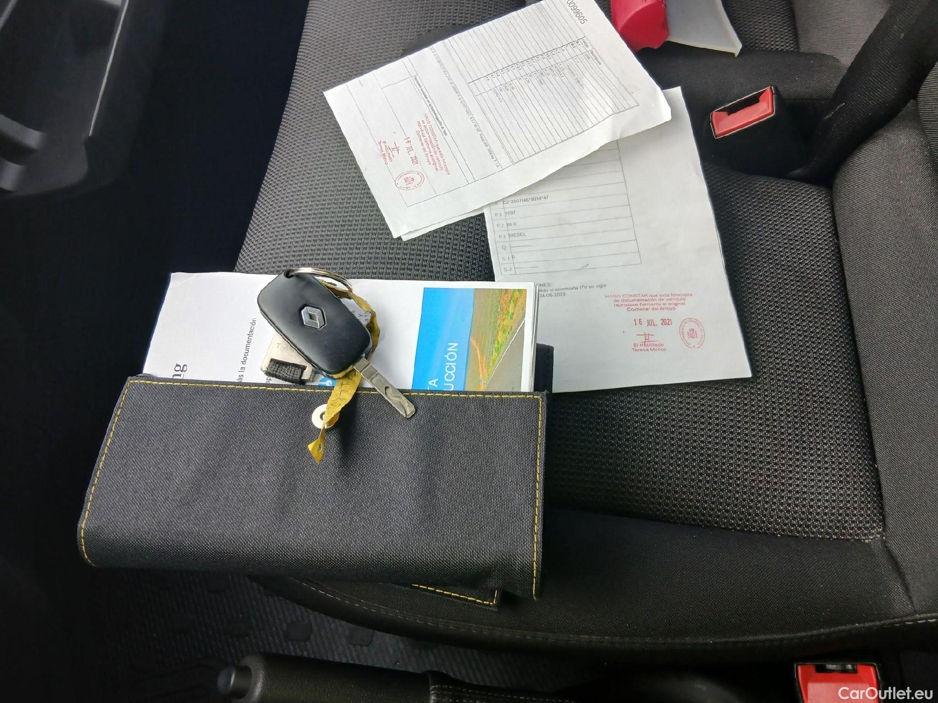  Renault  Trafic RENAULT  / 2019 / 4P / furgón Doble Cabina 27 L1 Energy BluedCi 88 kW #1