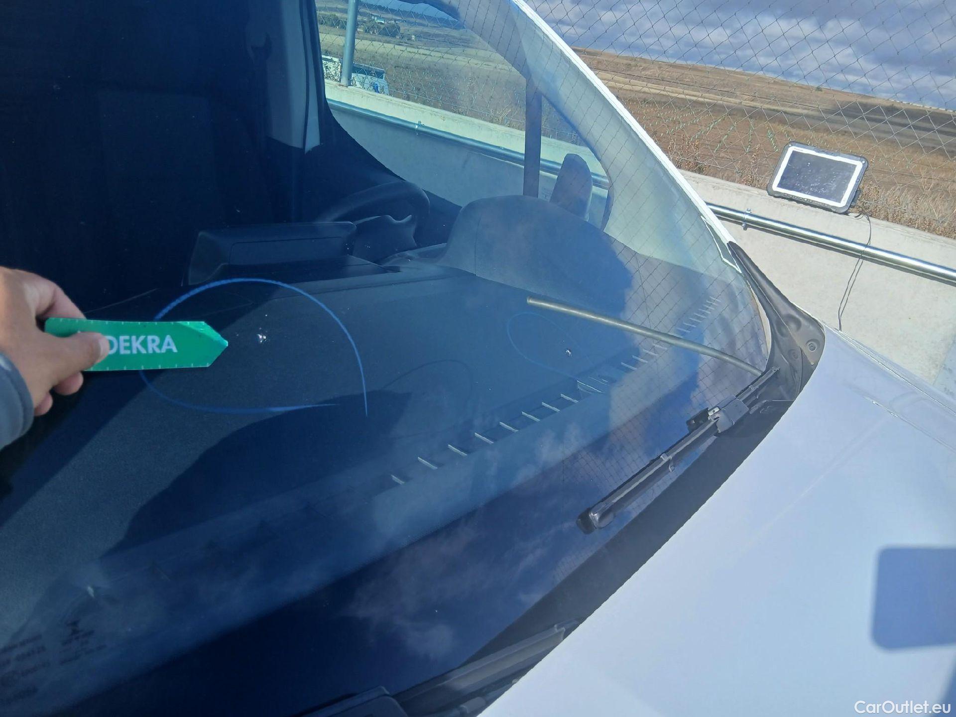  Peugeot  Partner PEUGEOT  / 2018 / 3P / furgón derivado de turismo Pro Standard 600kg BlueHDi 73kW (AC) #19