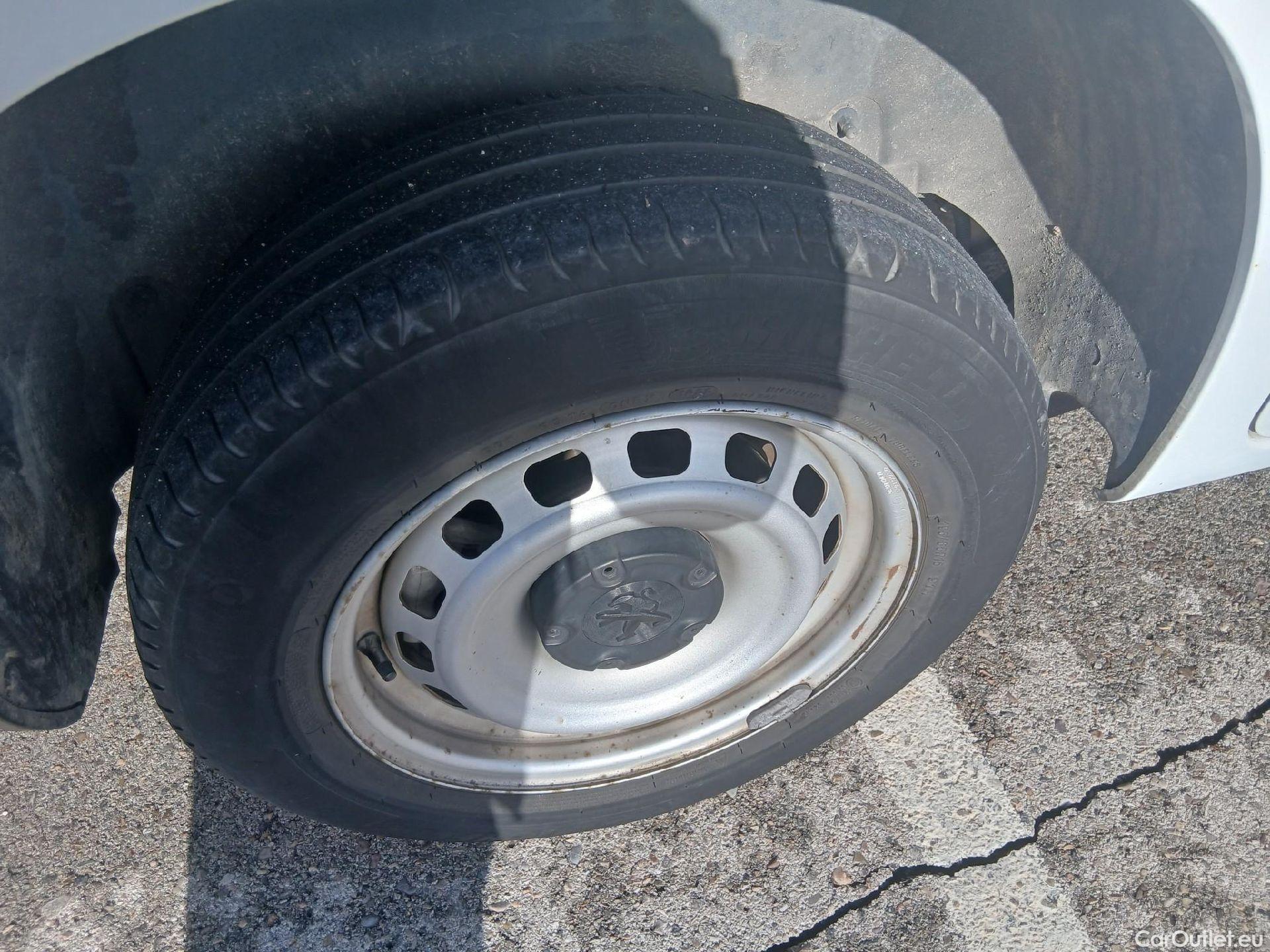  Peugeot  Partner PEUGEOT  / 2018 / 3P / furgón derivado de turismo Pro Standard 600kg BlueHDi 73kW (AC) #8