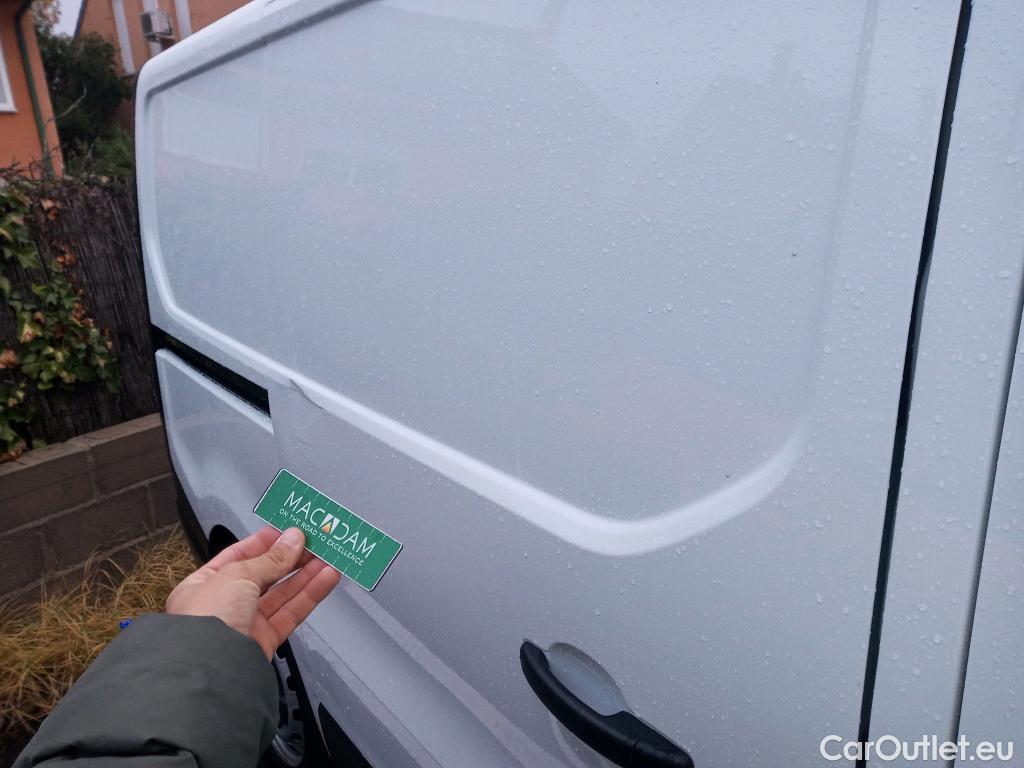  Renault  Trafic RENAULT  / 2021 / 4P / furgón Furgón L1H1 Blue dCi 96 Kw (130 CV) (AC4) #2