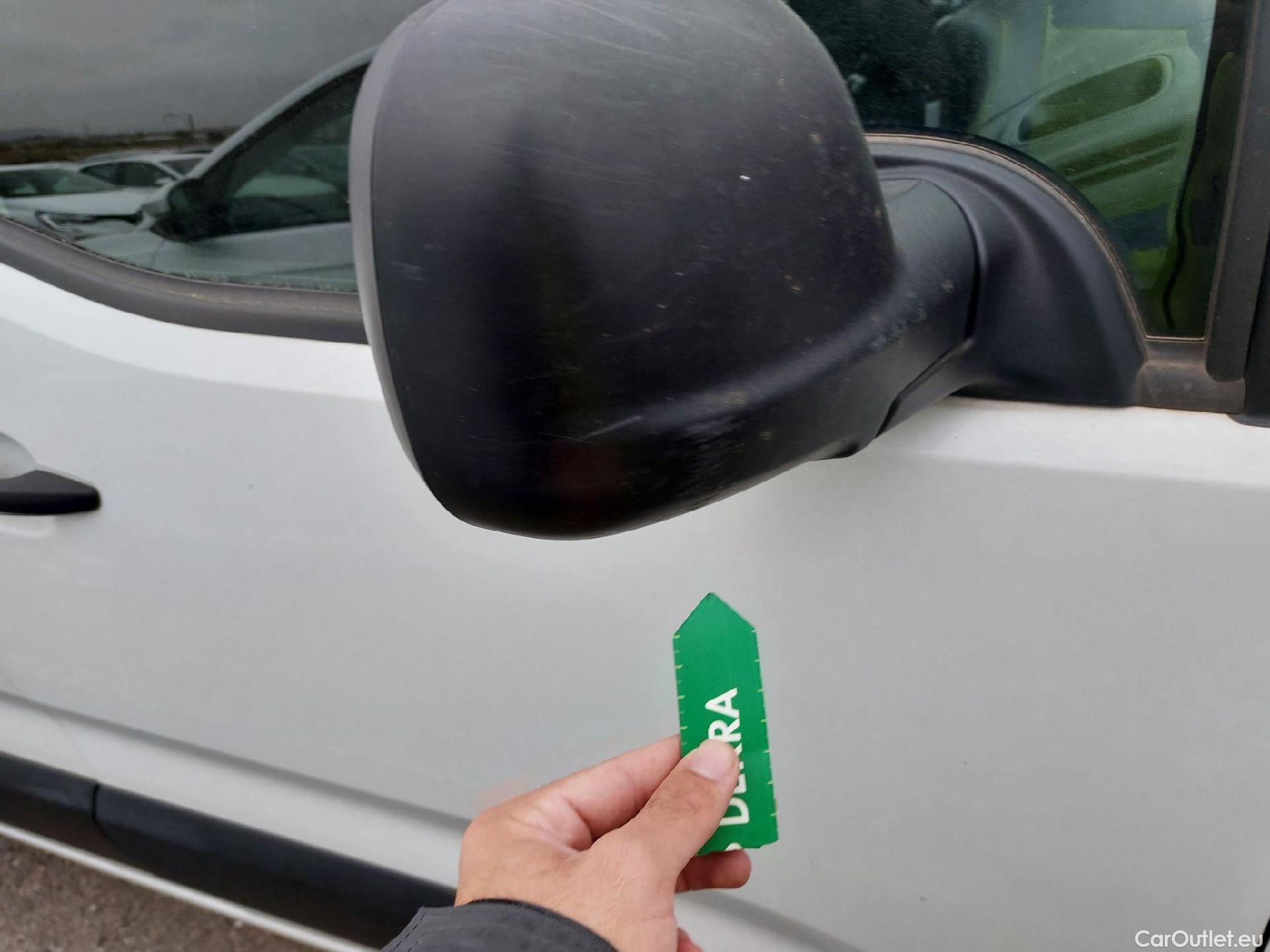  Peugeot  Partner PEUGEOT  / 2018 / 4P / furgón derivado de turismo Premium Standard 600kg BlueHDi 73kW #18