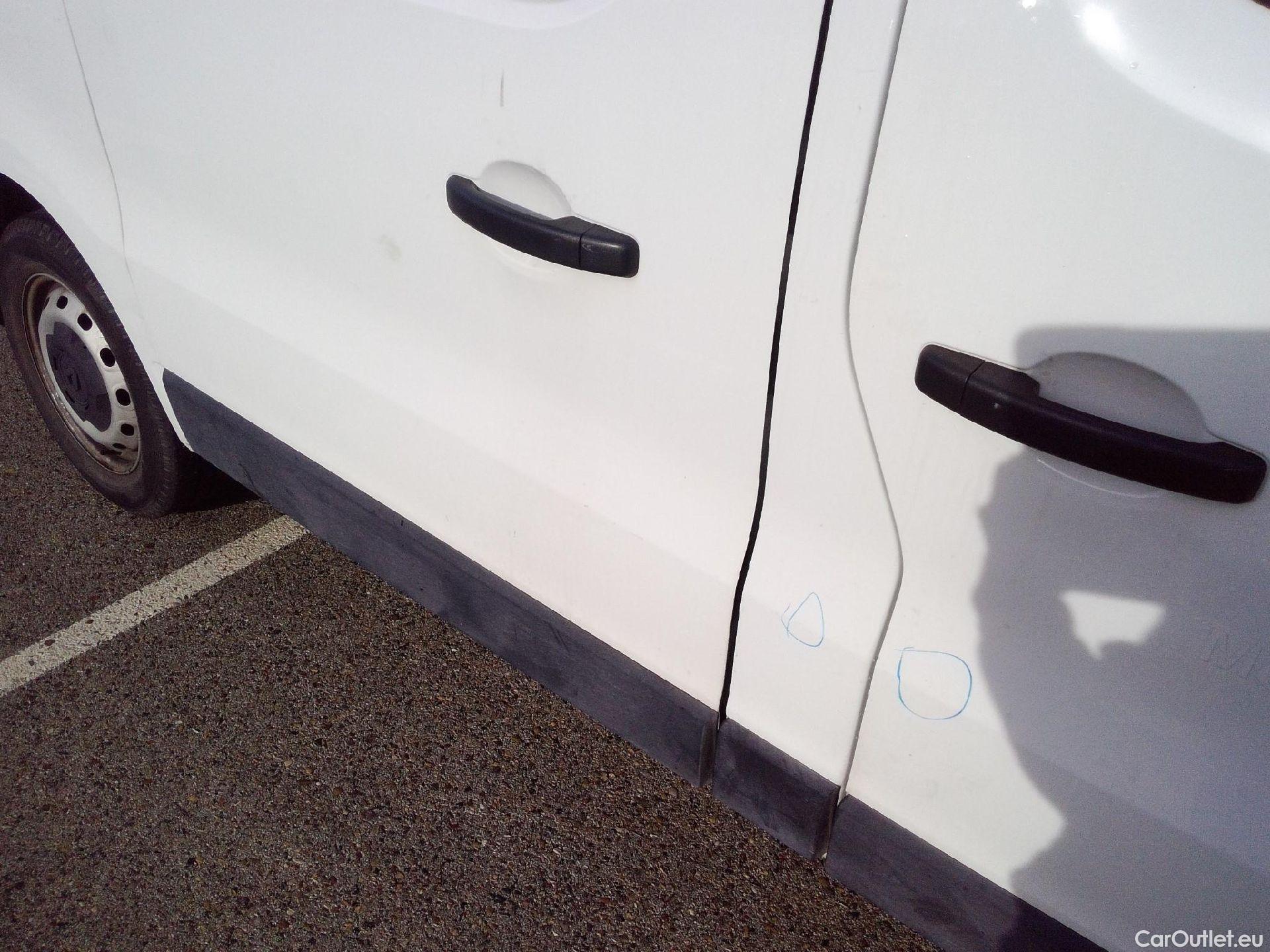  Renault  Trafic RENAULT  / 2019 / 4P / furgón Doble Cabina 27 L1 Energy BluedCi 88 kW #24