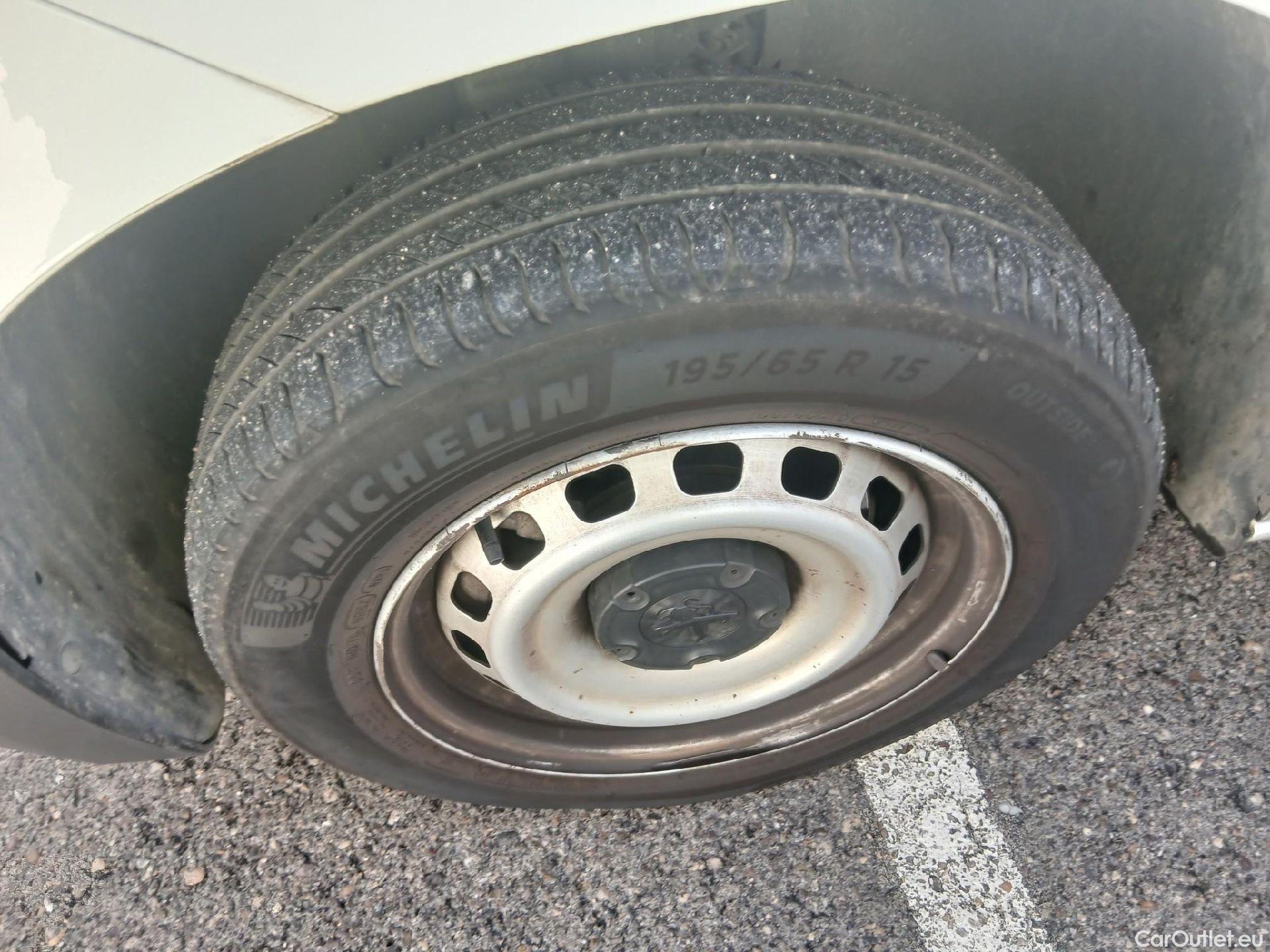  Peugeot  Partner PEUGEOT  / 2018 / 3P / furgón derivado de turismo Pro Standard 600kg BlueHDi 73kW (AC) #5