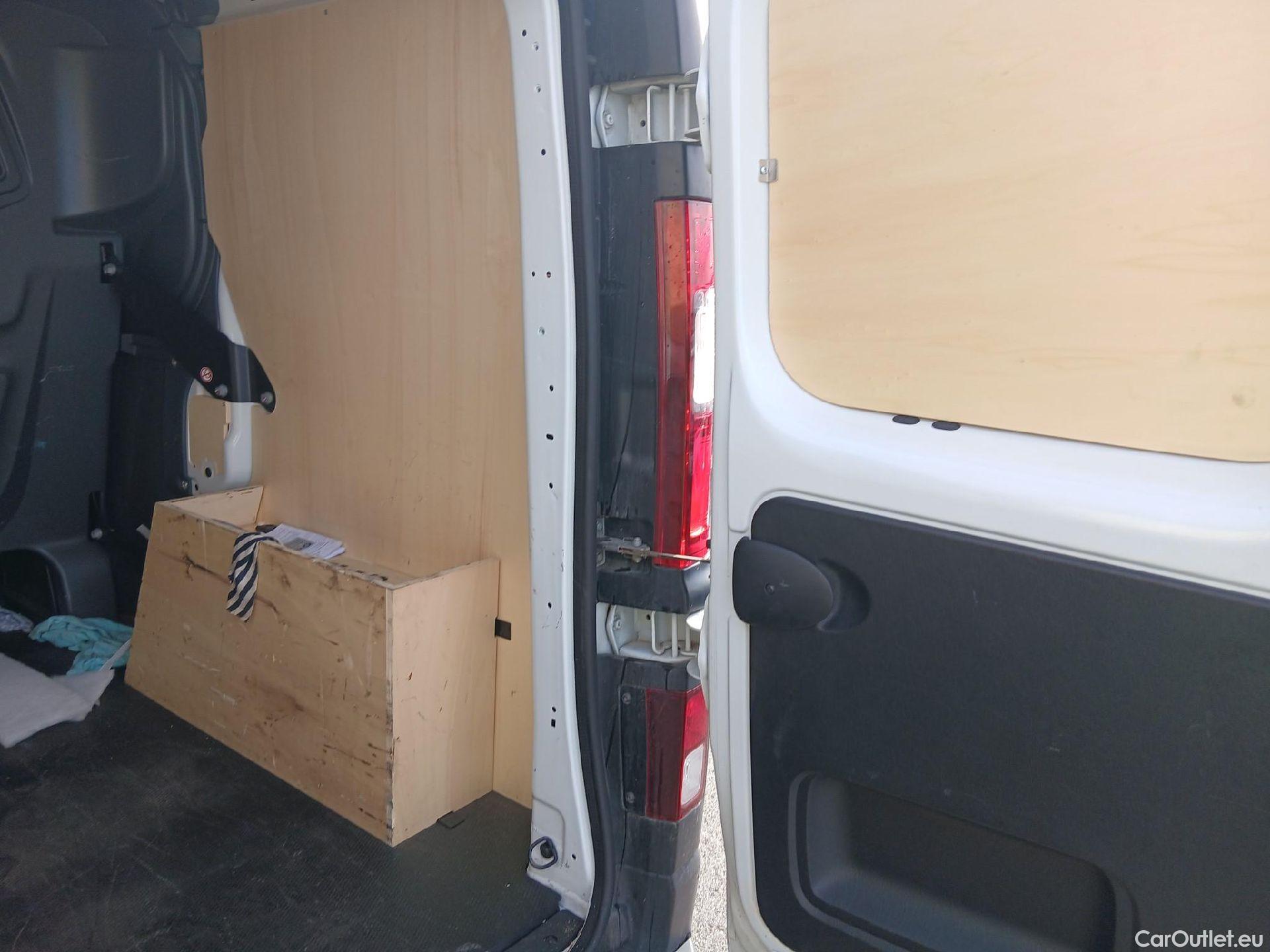  Renault  Trafic RENAULT  / 2019 / 4P / furgón Doble Cabina 27 L1 Energy BluedCi 88 kW #4