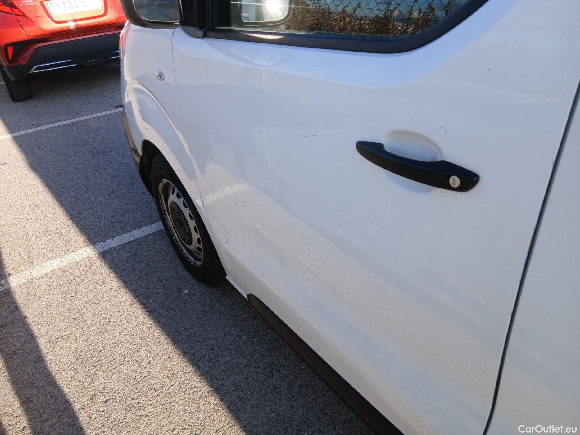  Opel  Vivaro OPEL  / 2019 / 4P / furgón 2.0 D 88kW (120CV) L Inc Express M.P. DC #24