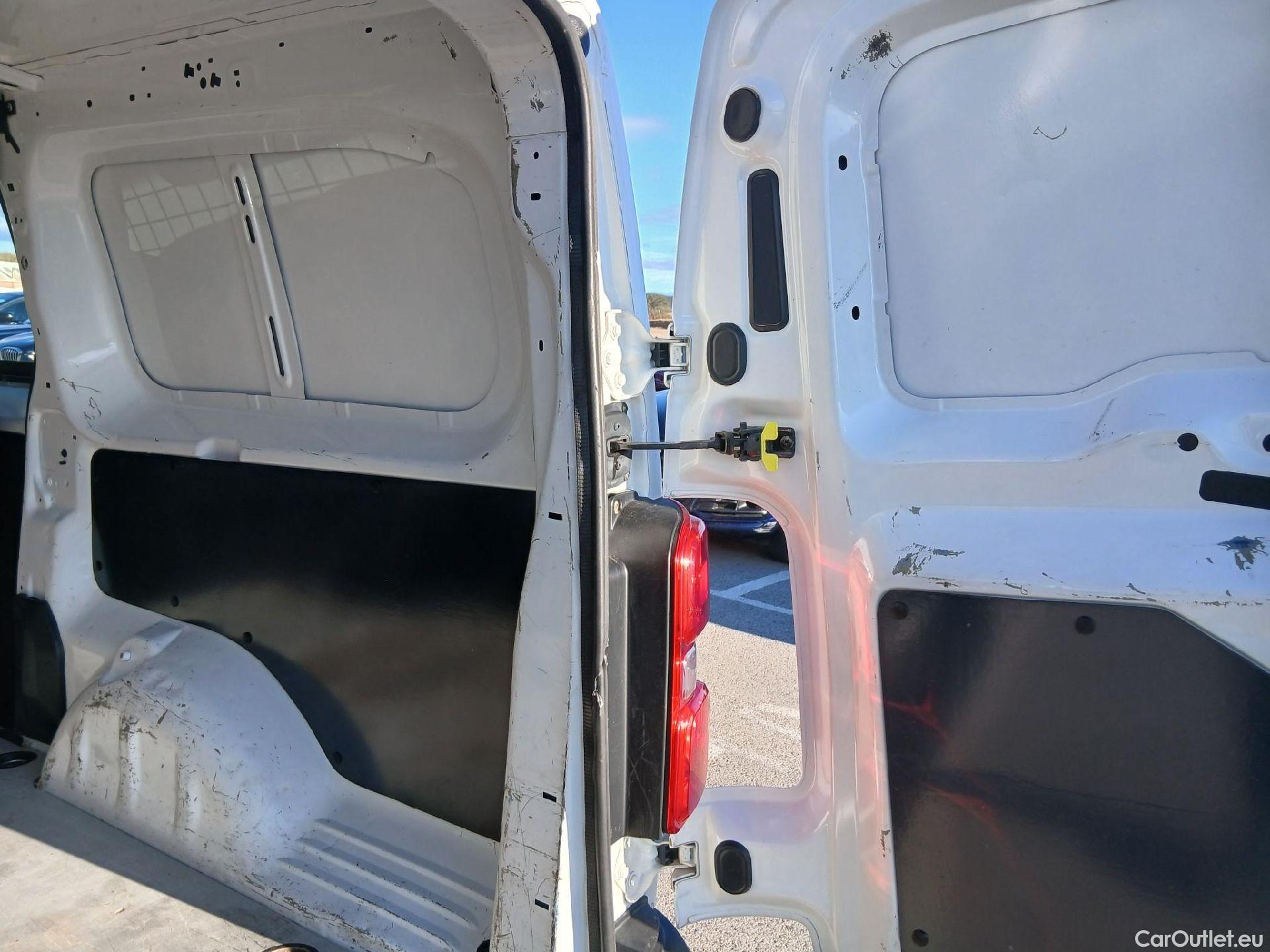  Opel  Vivaro OPEL  / 2019 / 4P / furgón 2.0 D 88kW (120CV) L Inc Express M.P. DC #8