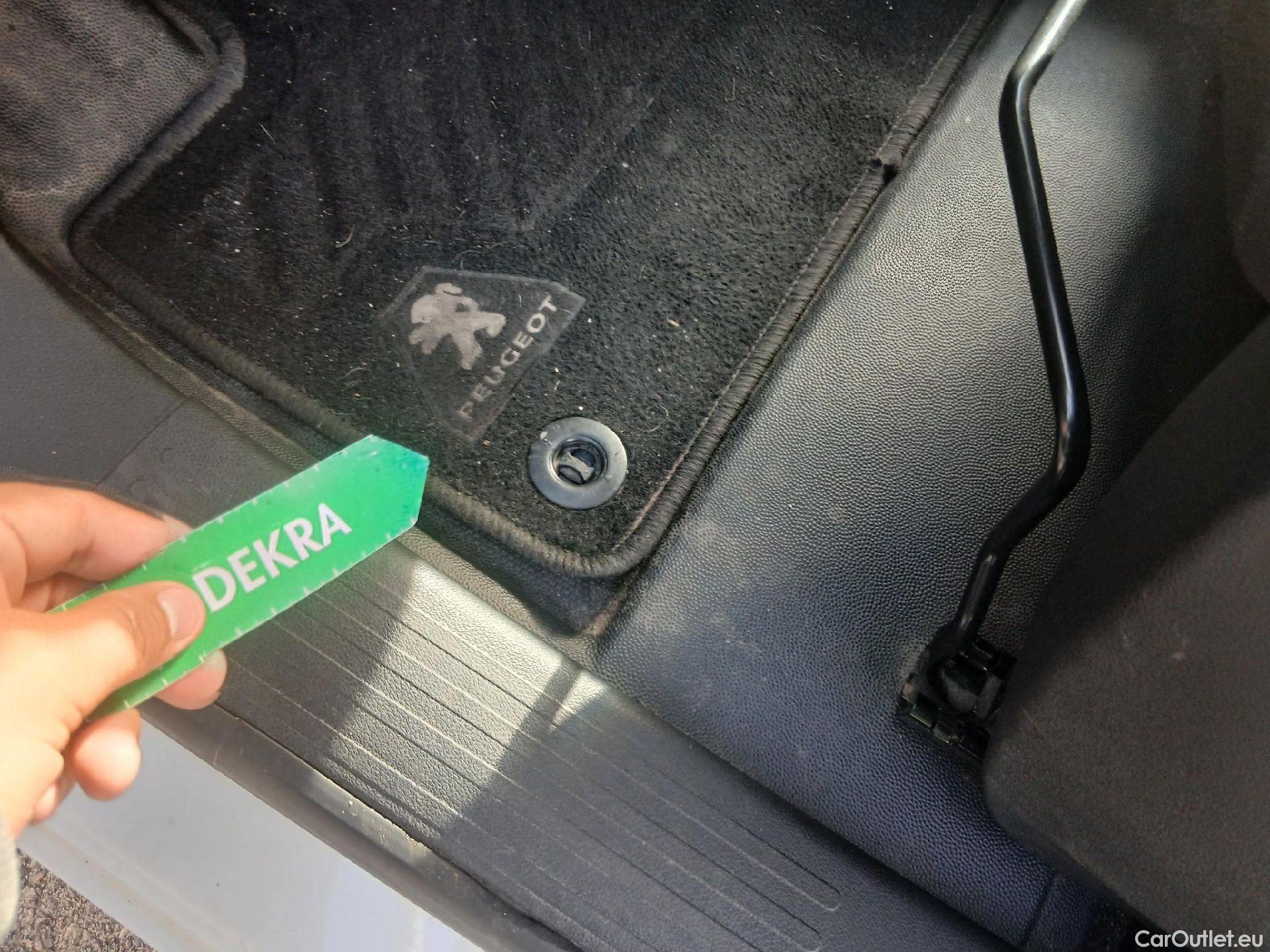  Peugeot  Partner PEUGEOT  / 2018 / 3P / furgón derivado de turismo Pro Standard 600kg BlueHDi 73kW (AC) #14