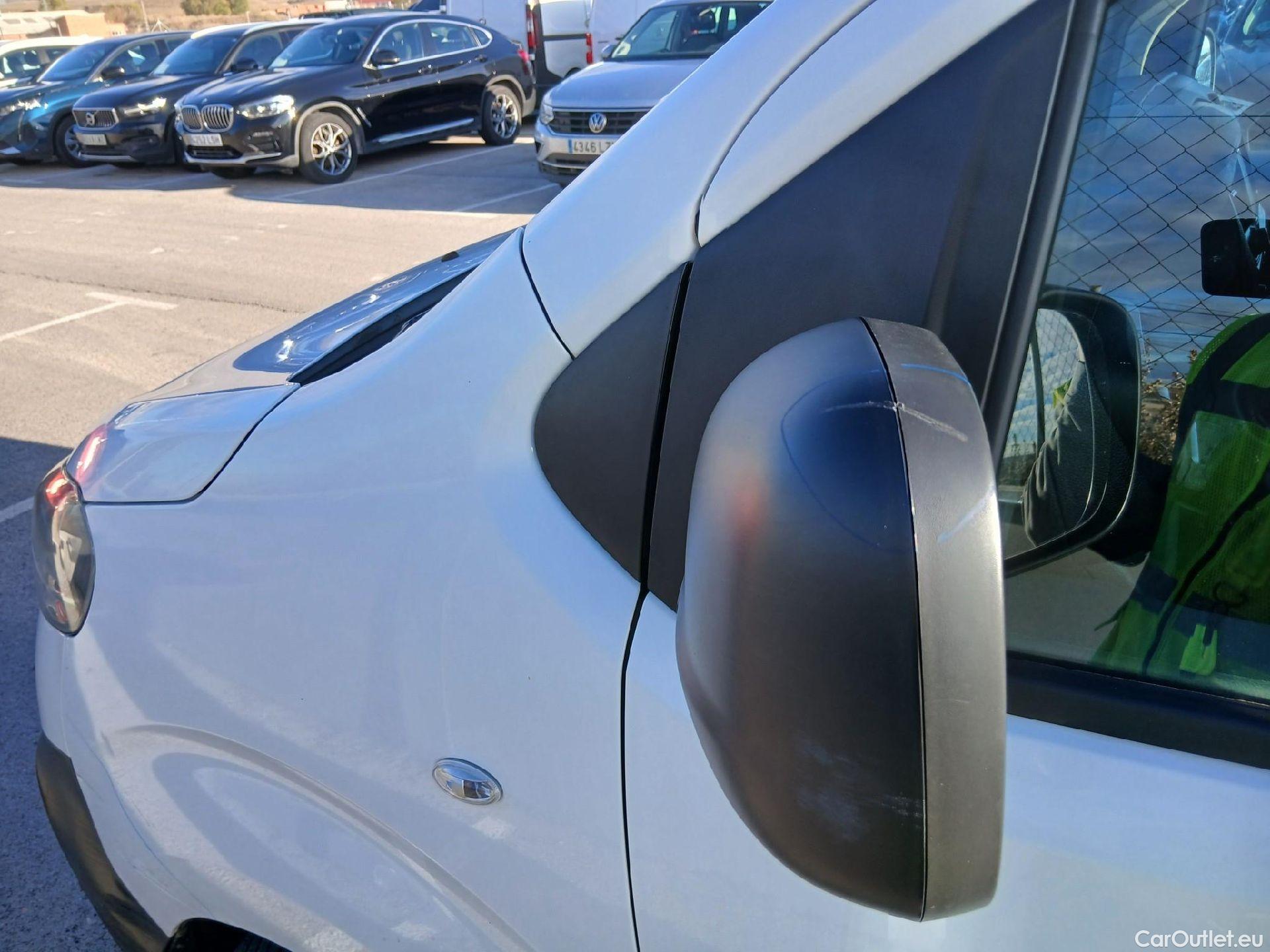  Opel  Vivaro OPEL  / 2019 / 4P / furgón 2.0 D 88kW (120CV) L Inc Express M.P. DC #20