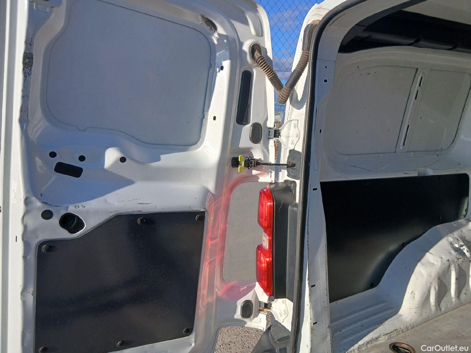  Opel  Vivaro OPEL  / 2019 / 4P / furgón 2.0 D 88kW (120CV) L Inc Express M.P. DC #7