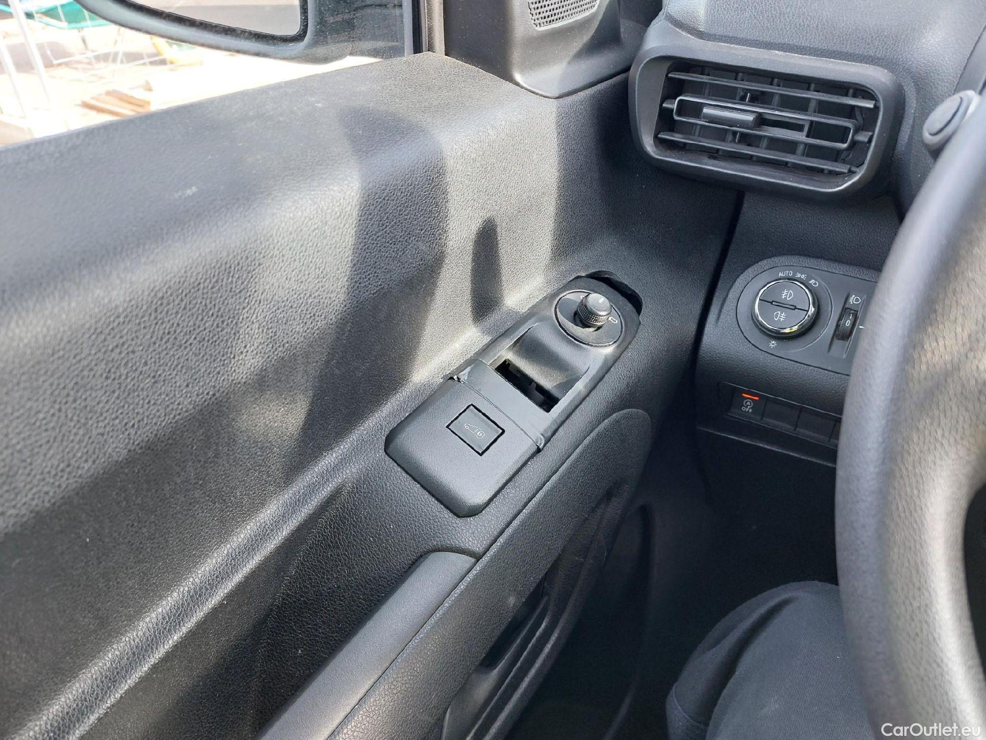  Opel  Combo OPEL  / 2018 / 4P / furgón derivado de turismo 1.6 TD S/S 74kW (100CV) Select L H1 650k #27