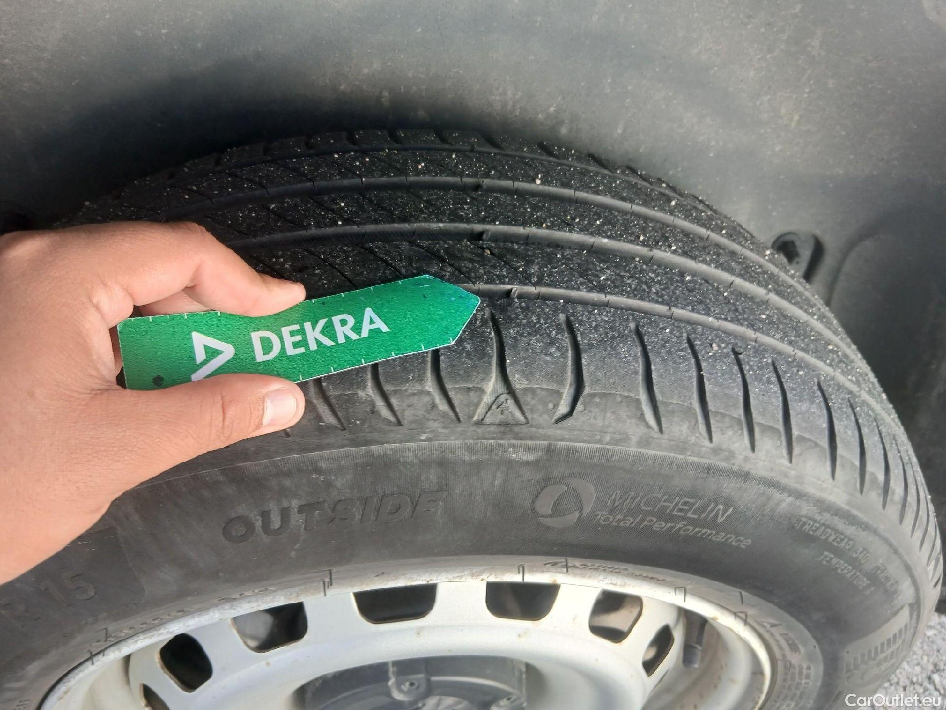  Peugeot  Partner PEUGEOT  / 2018 / 3P / furgón derivado de turismo Pro Standard 600kg BlueHDi 73kW (AC) #3