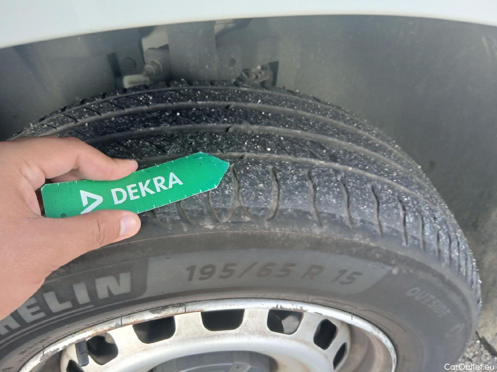  Peugeot  Partner PEUGEOT  / 2018 / 3P / furgón derivado de turismo Pro Standard 600kg BlueHDi 73kW (AC) #6