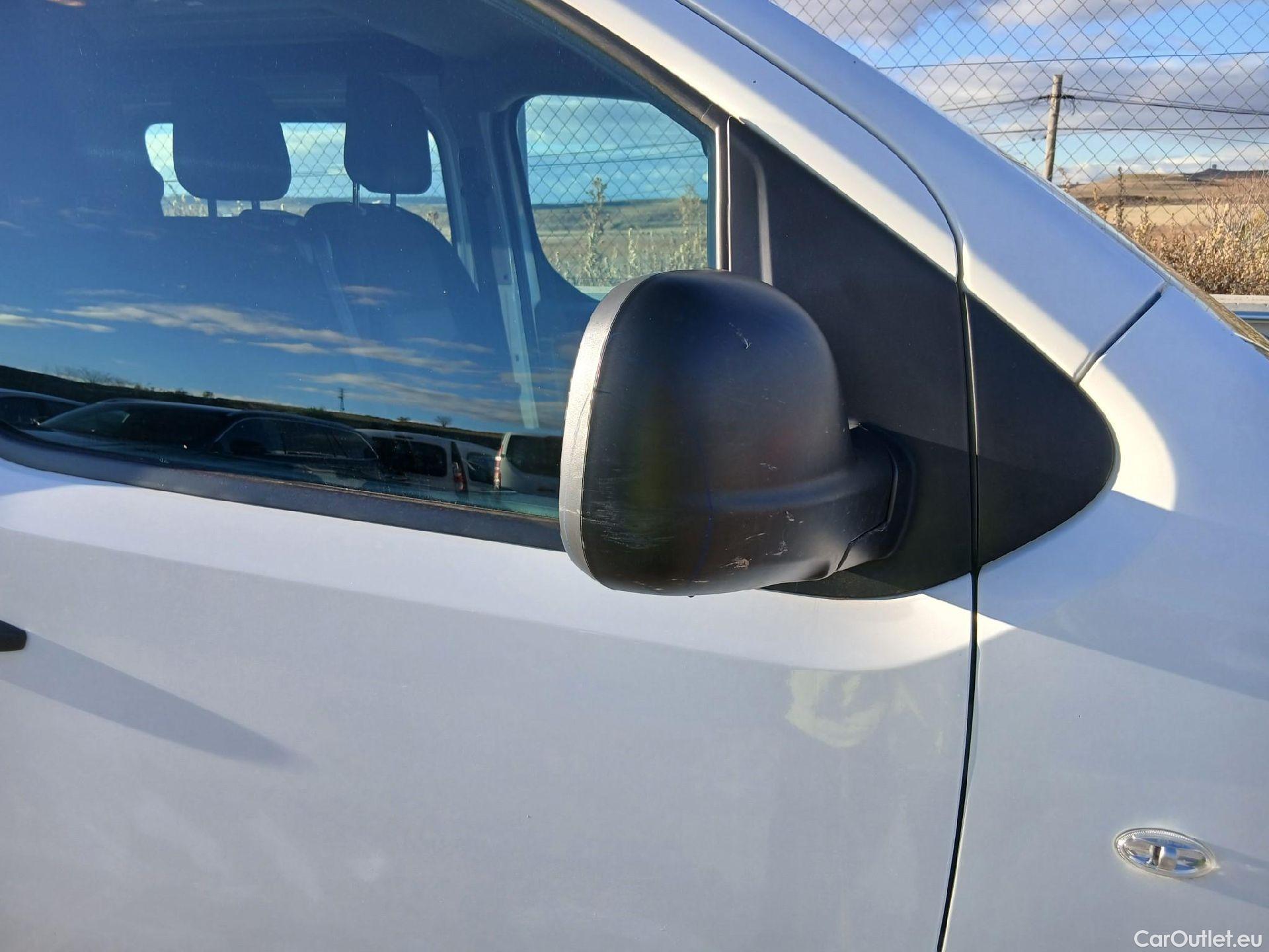  Opel  Vivaro OPEL  / 2019 / 4P / furgón 2.0 D 88kW (120CV) L Inc Express M.P. DC #39