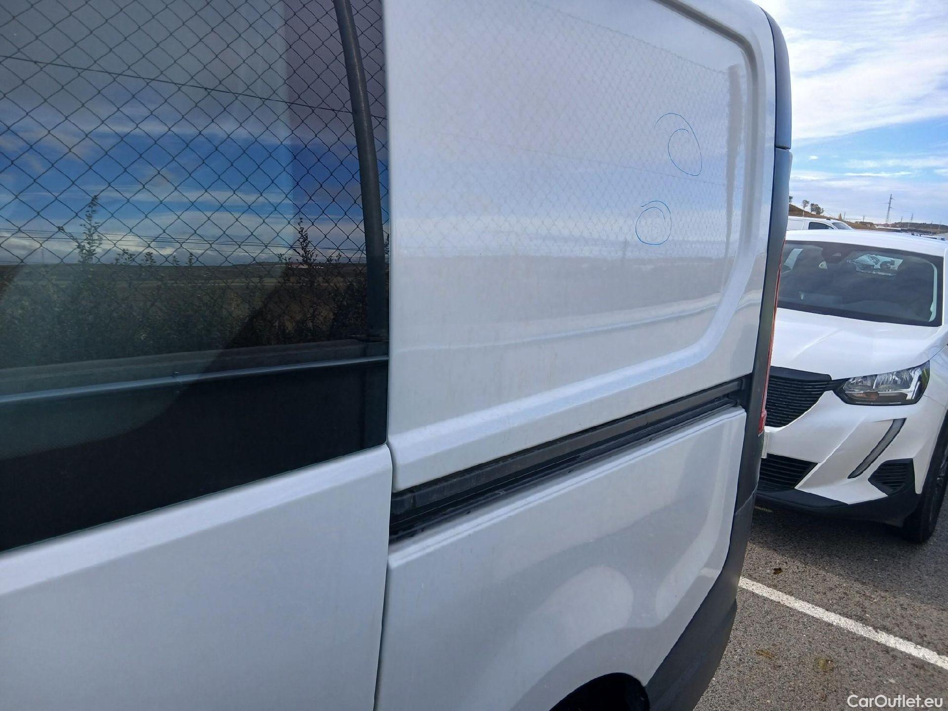  Renault  Trafic RENAULT  / 2019 / 4P / furgón Doble Cabina 27 L1 Energy BluedCi 88 kW #15