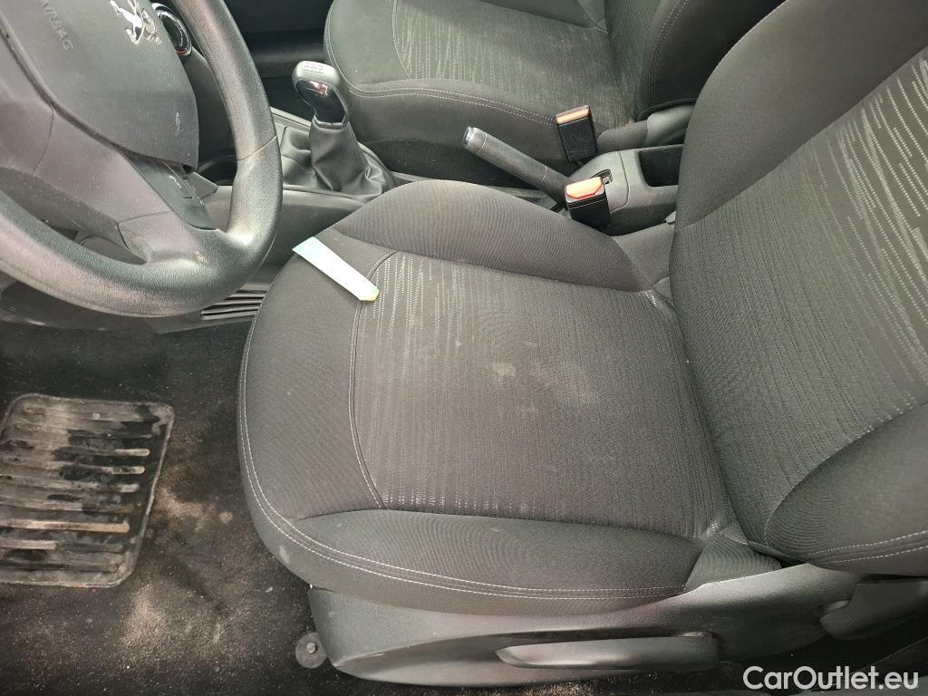  Peugeot  208  Affaire Premium Pack 1.6 HDi 75CV BVM5 E6 #4