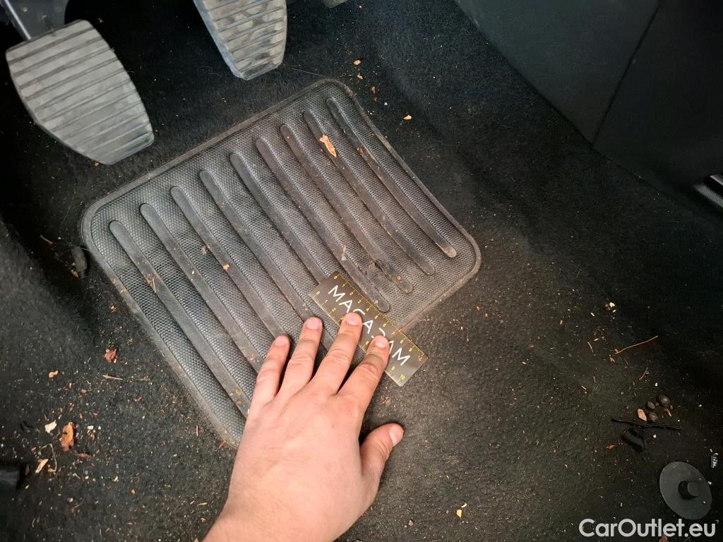  Peugeot  208  Affaire Premium Pack 1.6 HDi 75CV BVM5 E6 #19