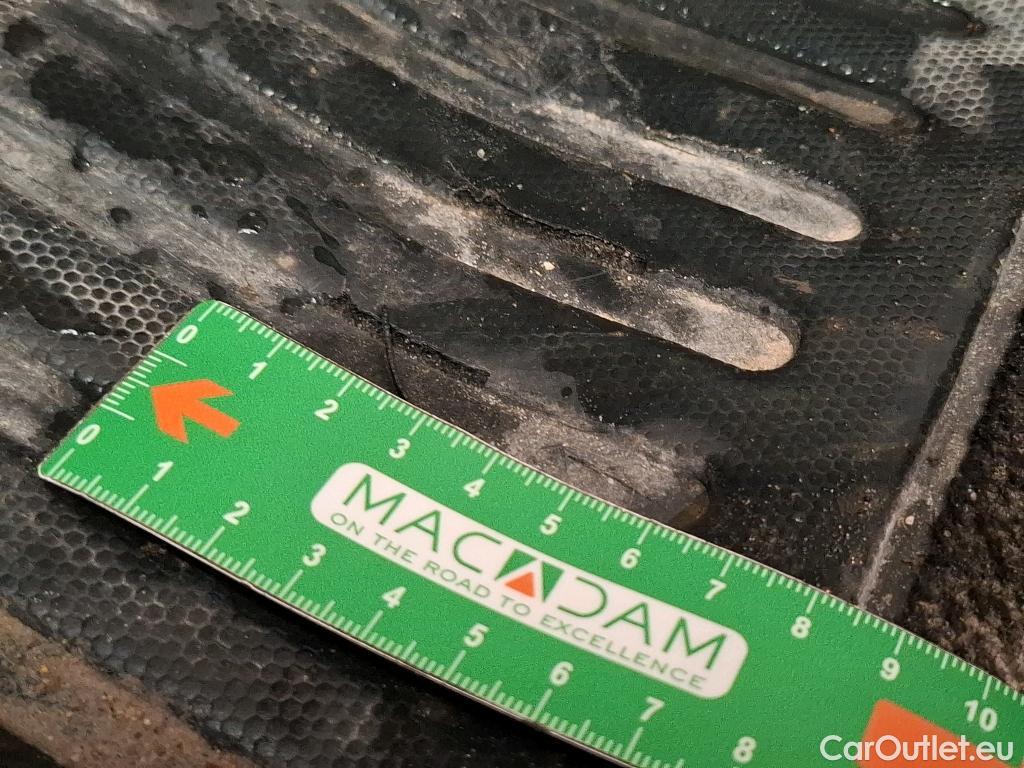  Peugeot  208  Affaire Premium Pack 1.6 HDi 75CV BVM5 E6 #26