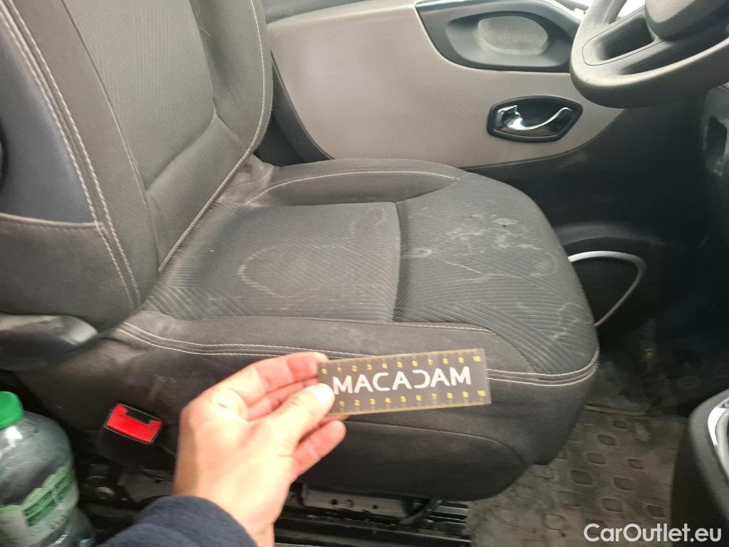  Renault  Trafic  III Fourgon Grand Confort L2H1 1200 1.6 dCi 125CV BVM6 E6 #46