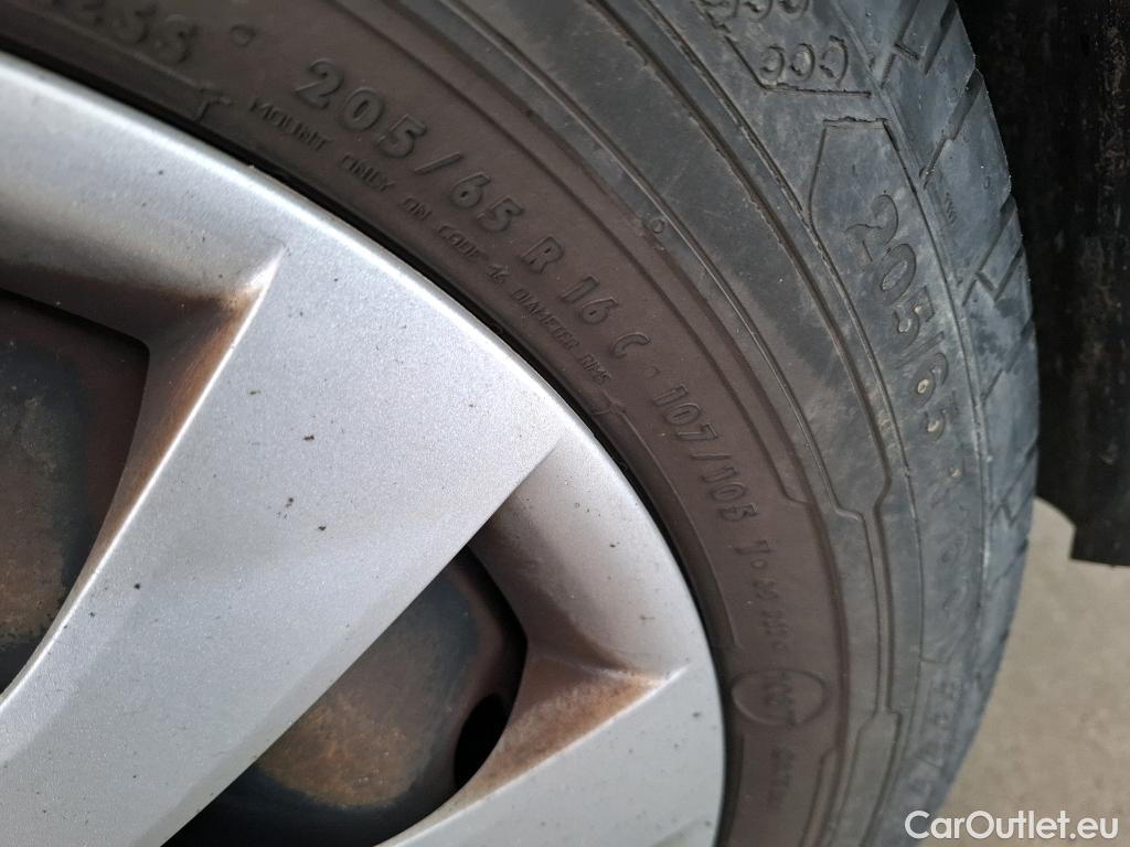  Renault  Trafic  III Fourgon Grand Confort L2H1 1200 1.6 dCi 125CV BVM6 E6 #23