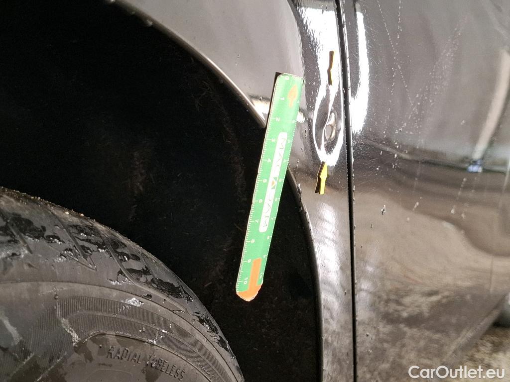  Bmw  Serie 1 BMW Série 1 / 2019 / 5P / Berline 116i Business Design #4