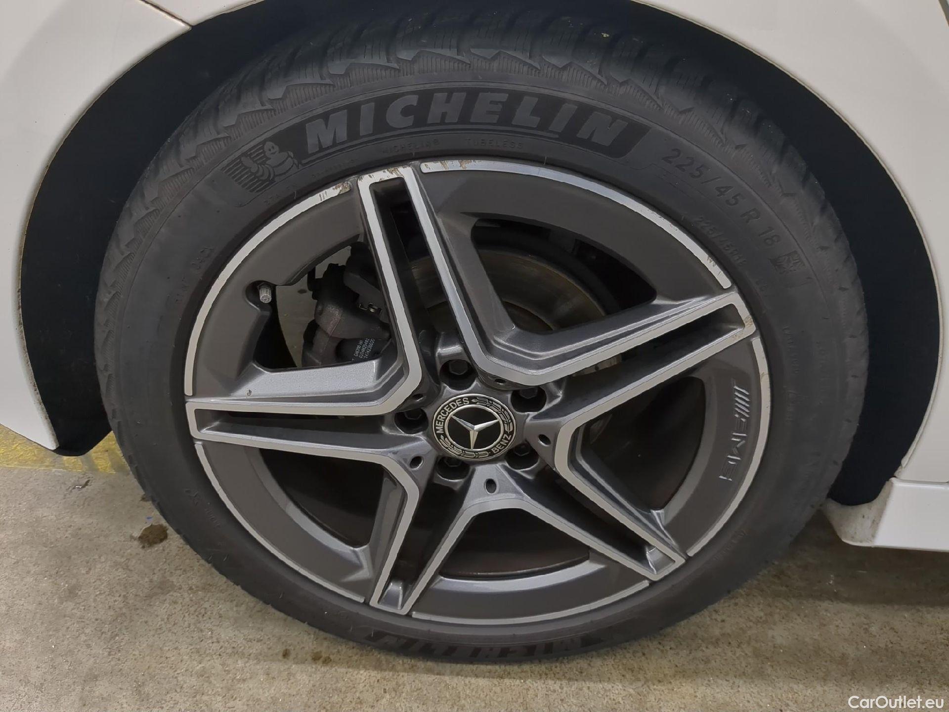  Mercedes  A-Klasse MERCEDES-BENZ Classe A Compact / 2018 / 5P / Berline A 200 d AMG Line 8G-DCT #11