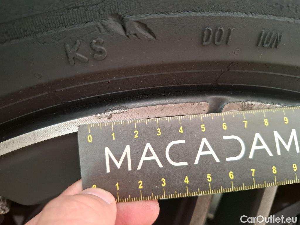  Mercedes  GLB MERCEDES-BENZ  / 2019 / 5P / SUV  220 d AMG Line 4Matic #36