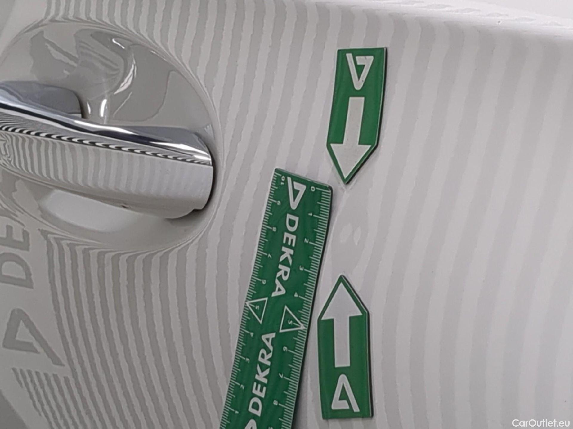  Mercedes  A-Klasse MERCEDES-BENZ Classe A Compact / 2018 / 5P / Berline A 200 d AMG Line 8G-DCT #14