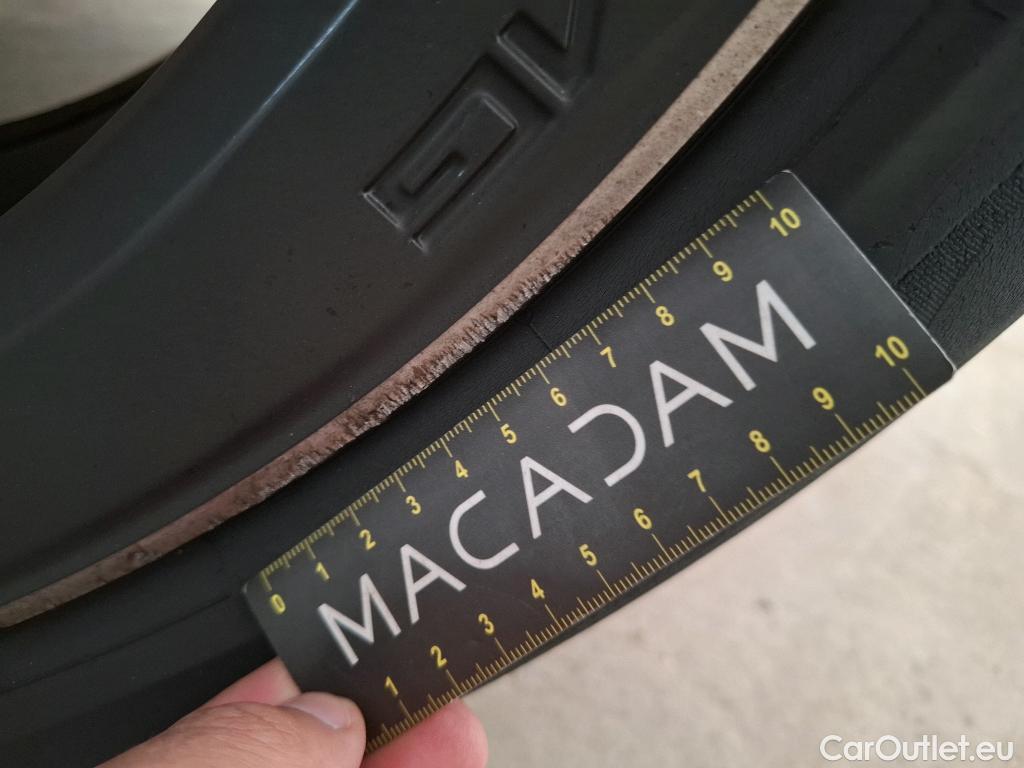  Mercedes  GLB MERCEDES-BENZ  / 2019 / 5P / SUV  220 d AMG Line 4Matic #41