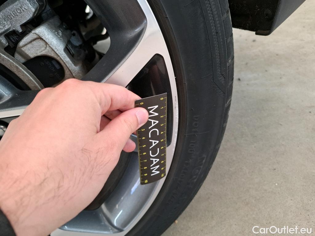  KIA  XCeed KIA  / 2019 / 5P / Crossover 1.6 GDI ISG PHEV BCKWHT EDITION DCT6(SP) / VO RECONDITIONNE - PHOTOS AVANT RECONDITIONNEMENT #10