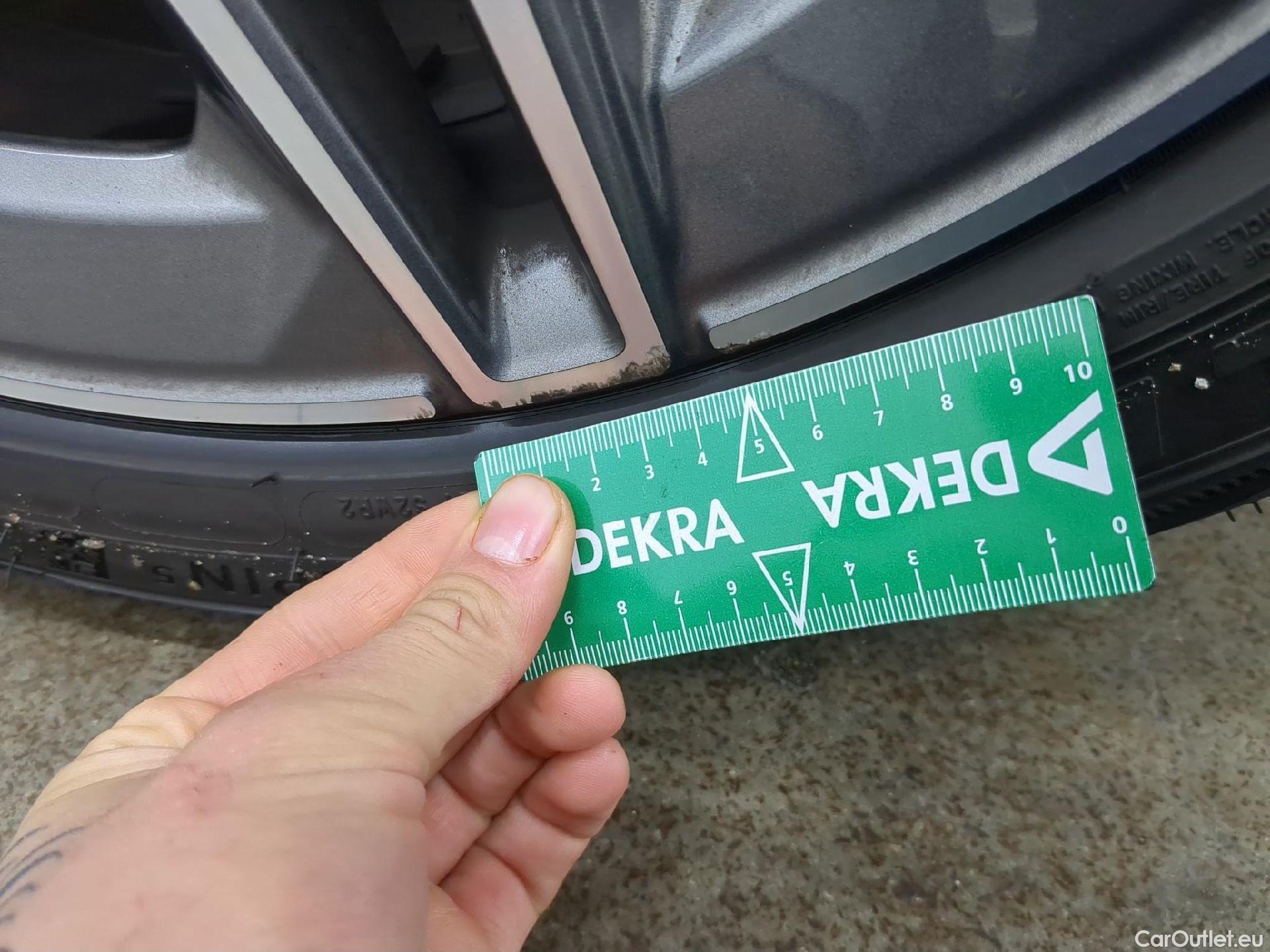  Mercedes  A-Klasse MERCEDES-BENZ Classe A Compact / 2018 / 5P / Berline A 200 d AMG Line 8G-DCT #9