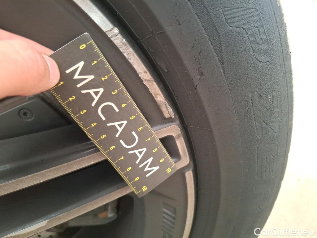  Mercedes  GLB MERCEDES-BENZ  / 2019 / 5P / SUV  220 d AMG Line 4Matic #40