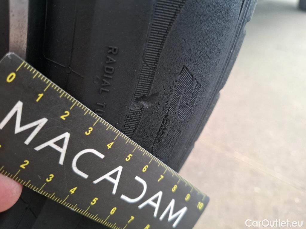  Mercedes  GLB MERCEDES-BENZ  / 2019 / 5P / SUV  220 d AMG Line 4Matic #9